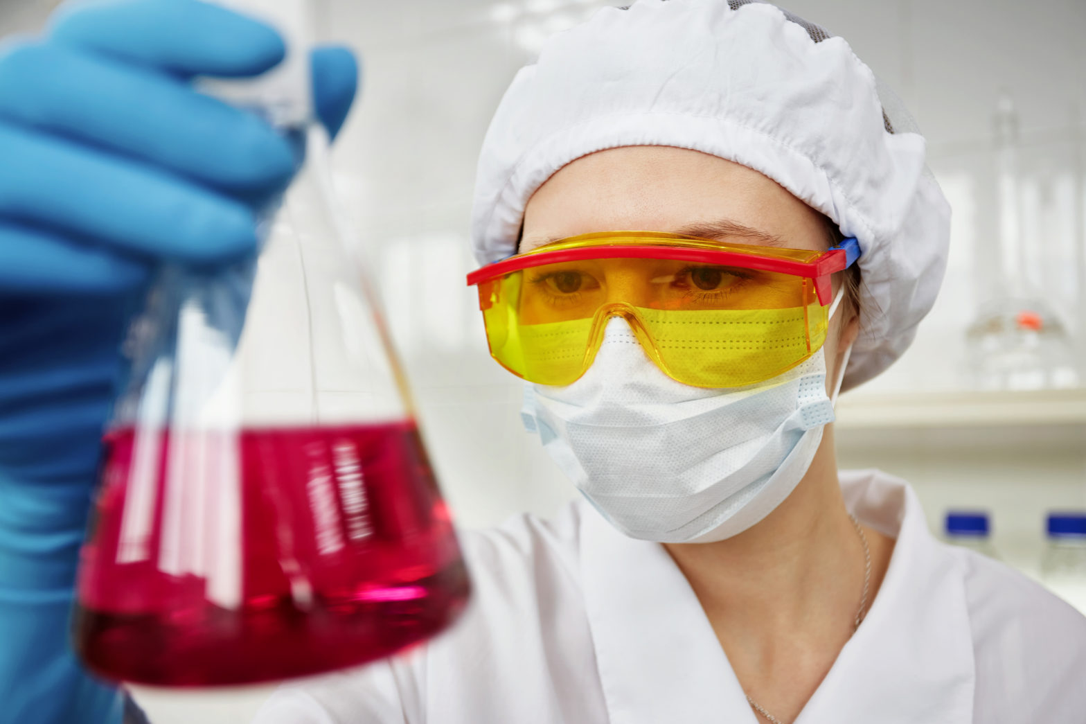 </noscript>The Importance of Safety Goggles in Laboratories: Protecting Eyes, Enhancing Productivity